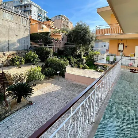 Matchpoint Apartment