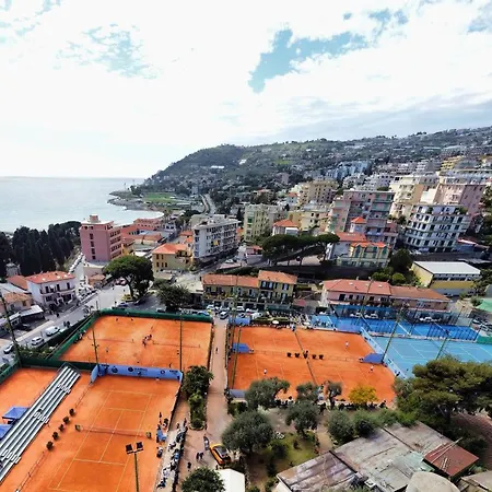 Matchpoint Apartment